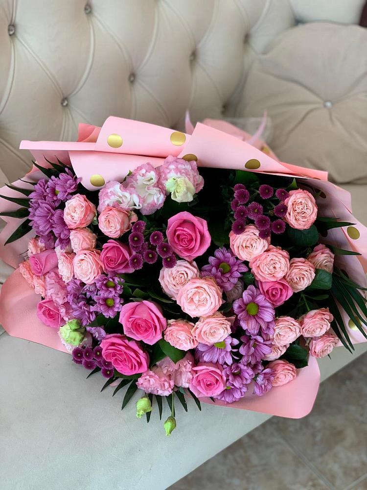 Букет цветов из: Хризантемы, Розы и Лизиантусы в Северном Московской области