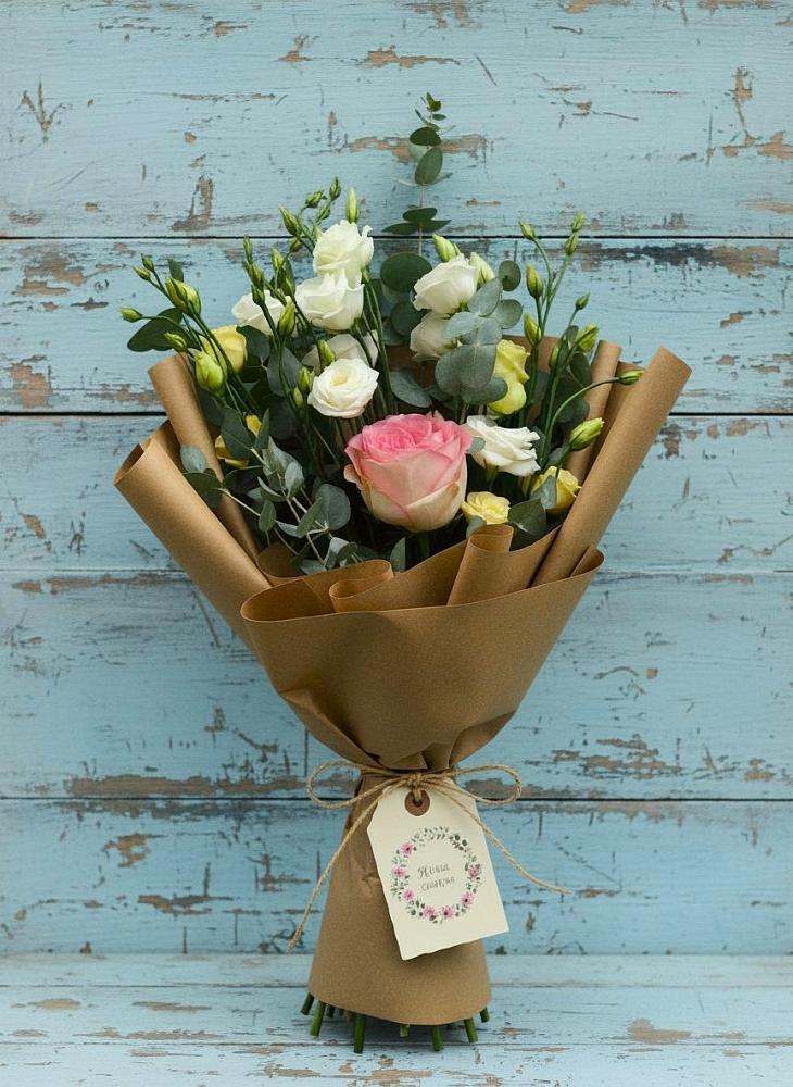 Букет цветов из: Розы и Лизиантусы в Северном Московской области