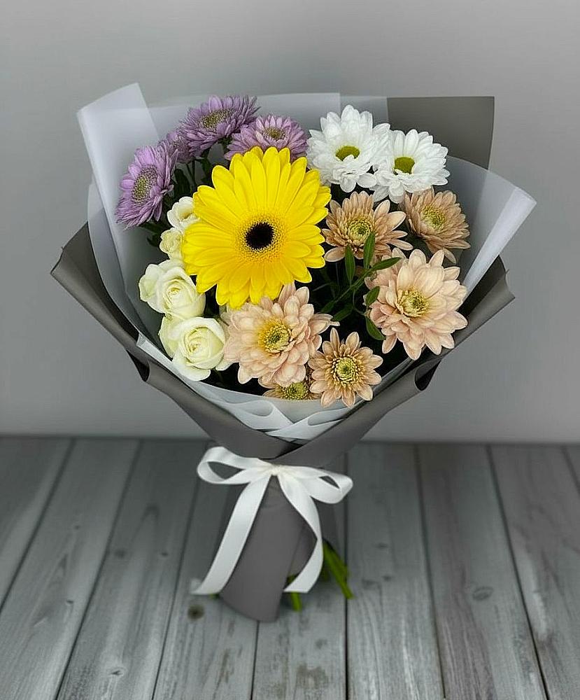 Букет цветов из: Розы, Герберы и Хризантемы в Северном Московской области