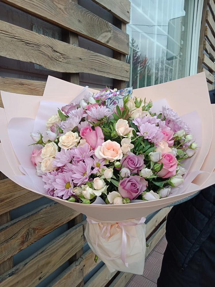 Букет цветов из: Розы и Хризантемы в Северном Московской области