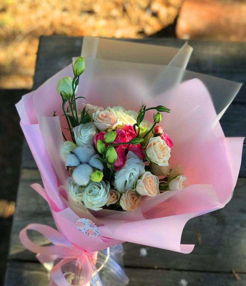 Букет цветов из: Розы и Лизиантусы в Северном Московской области