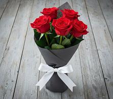 Букет 5 Красных роз Эдлесс Лав в Северном Московской области
