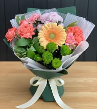 Букет цветов из:  Гвоздики, Розы, Герберы и Хризантемы в Северном Московской области