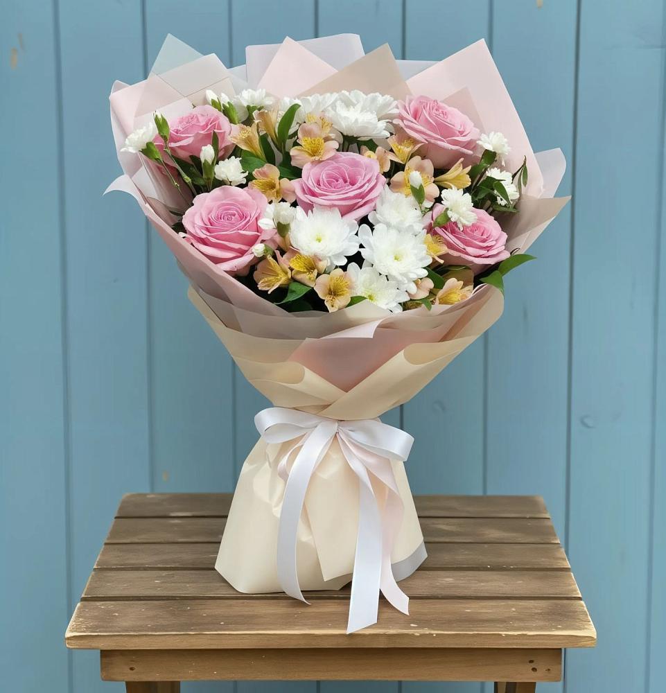 Букет цветов из: Гвоздики, Орхидеи и Розы в Северном Московской области