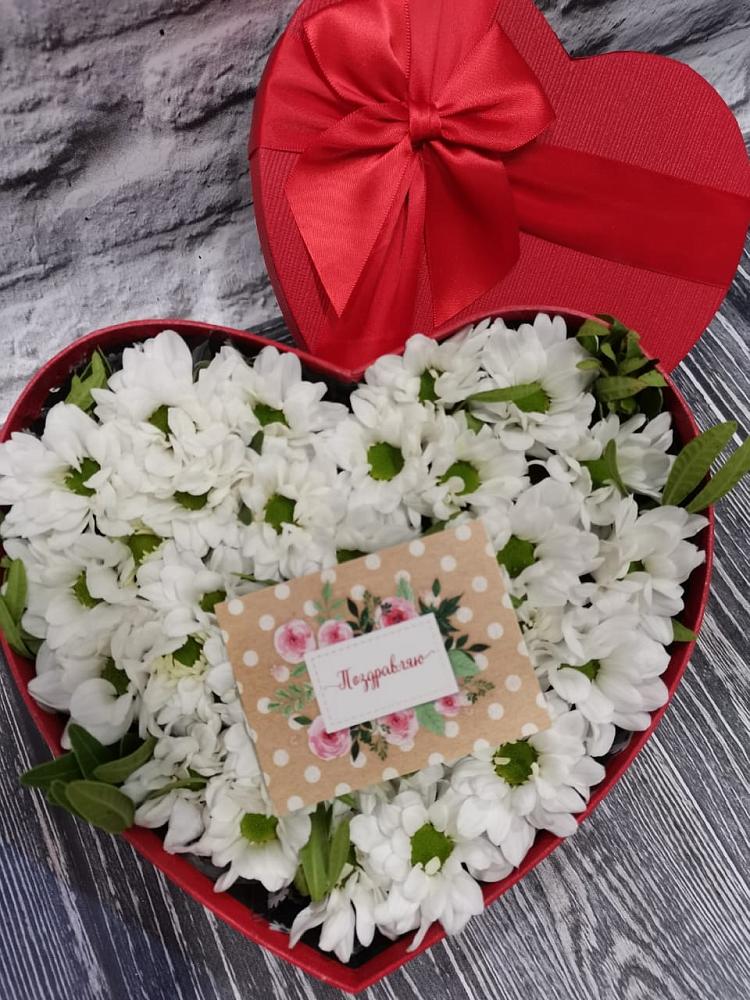 Цветочная композиция из Хризантемы в виде сердца в Северном Московской области