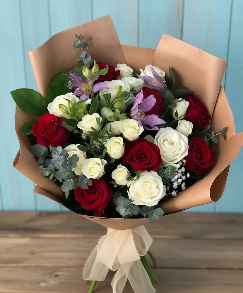 Букет цветов из: Розы и Альстромерии в Северном Московской области