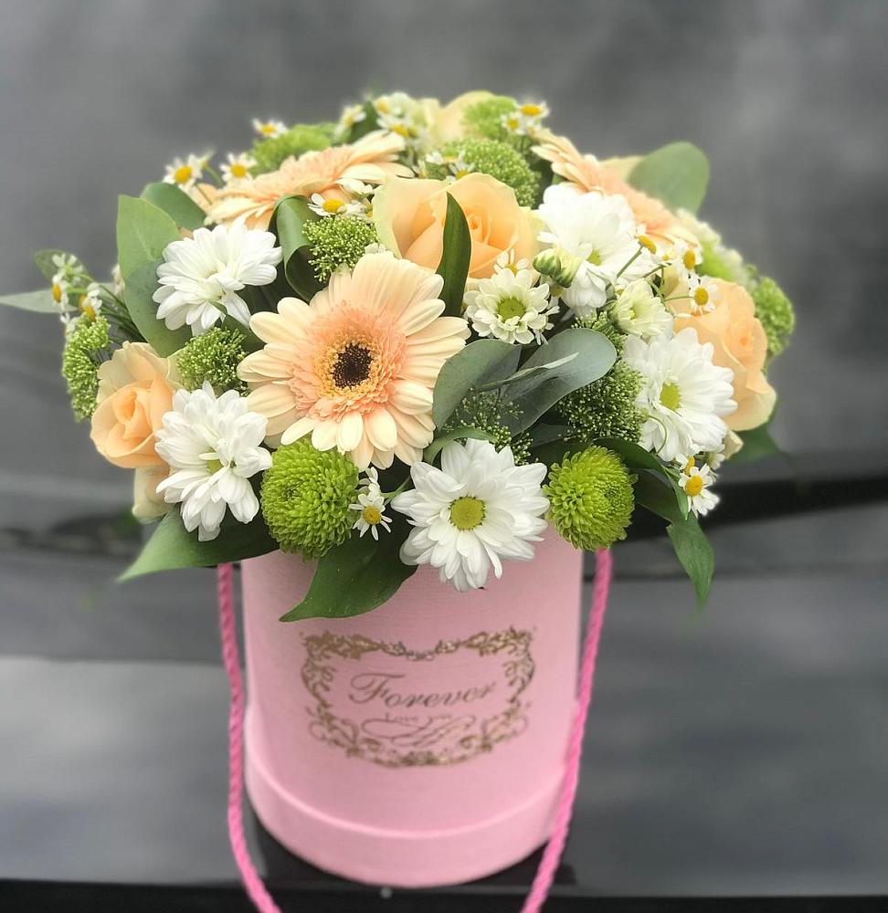 Цветочная композиция из Розы, Герберы и Хризантемы в шляпной коробке в Северном Московской области