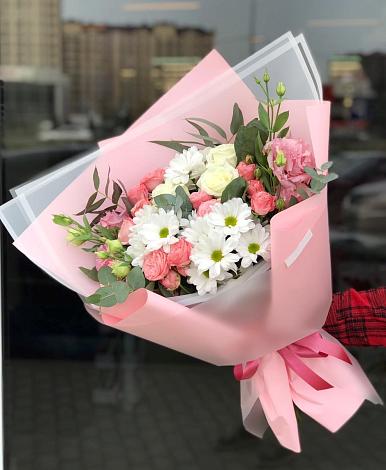 Букет цветов из: Розы, Лизиантусы и Хризантемы в Северном Московской области