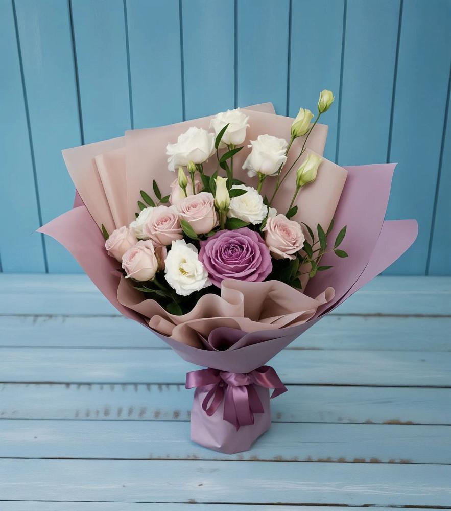 Букет цветов из: Розы и Лизиантусы в Северном Московской области